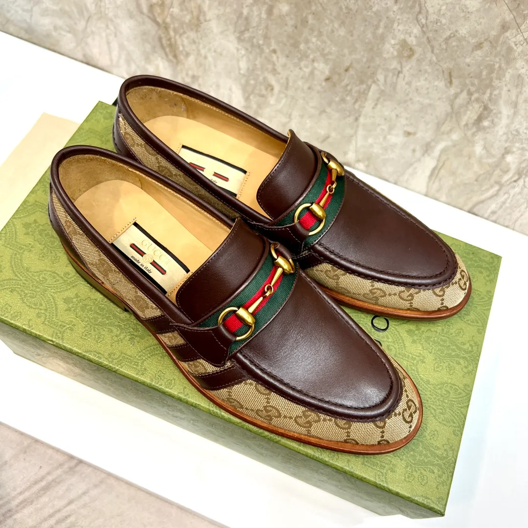 Original leather outsole P900 Brand: Co-branded Adidas｜GUCCI (Gucci) Standard code: Men's size 38–44 (45/46 can be customized) Grade: Same style as the official website Original quality Material: Original cowhide Leather lining Original leather outsole Style category: Men's fashionable casual leather shoes Distinguished big-name luxury elements top luxury Color: Actual picture